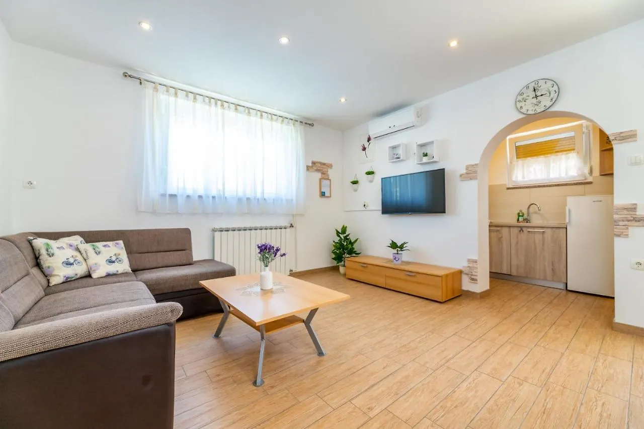 Meri Baska  Apartment
